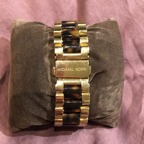 Michael Kors Metallic Bradshaw Chronograph watch - Picture 4 of 5